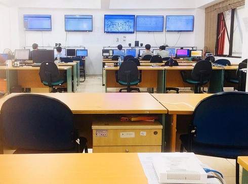 nh&acirc;n vi&ecirc;n nghỉ chống dịch