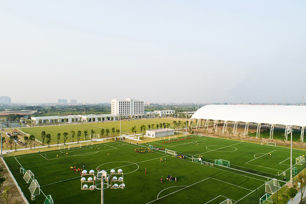 vingroup đầu tư b&oacute;ng đ&aacute;