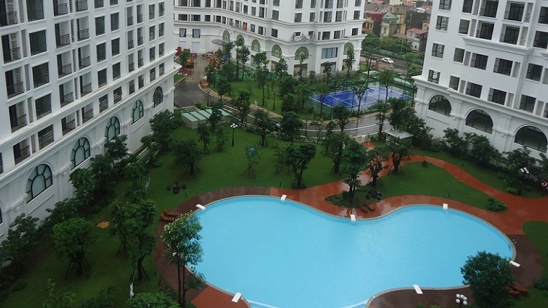 bể bơi ngo&agrave;i trời royal city